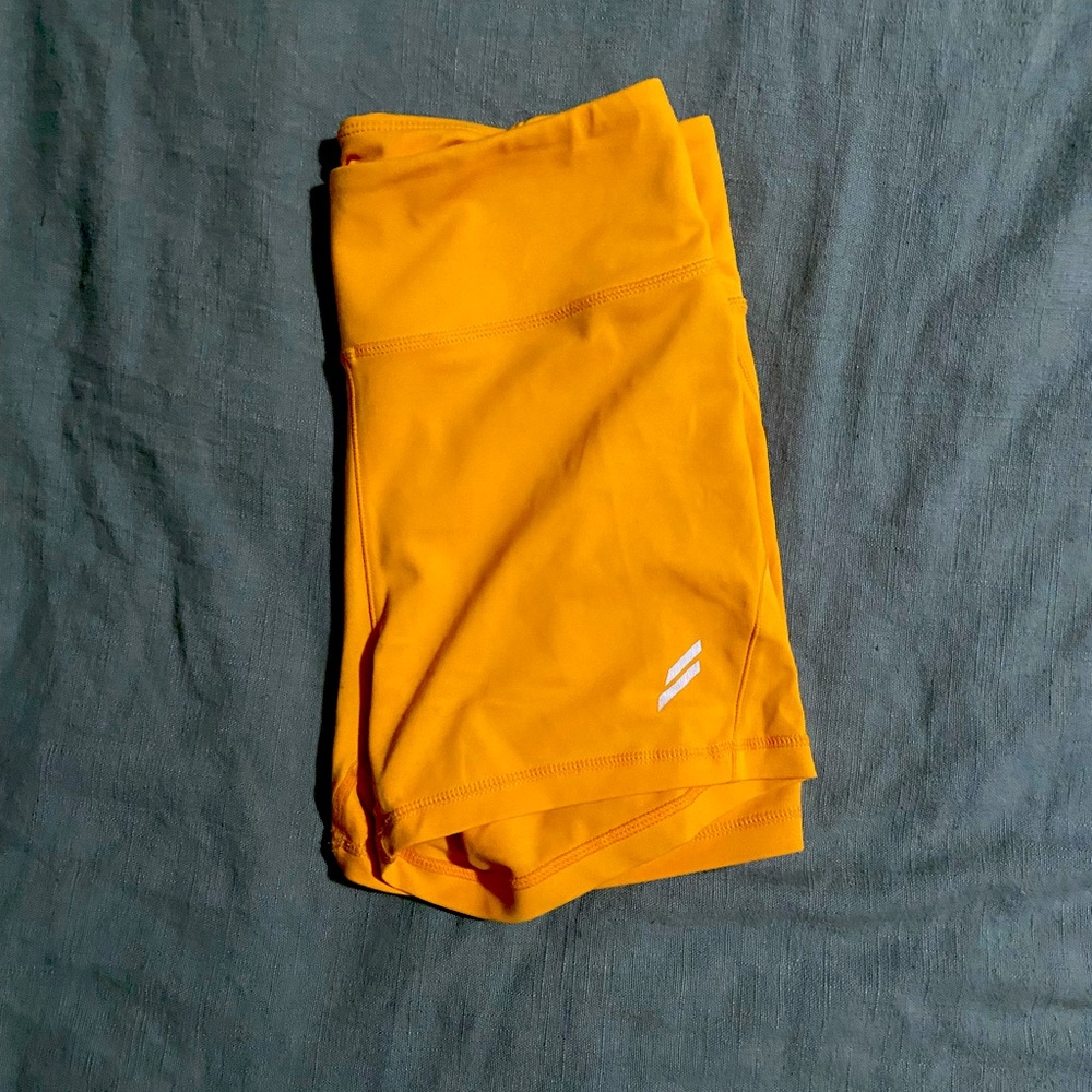 Size medium do you even shorts. Size medium. No tag